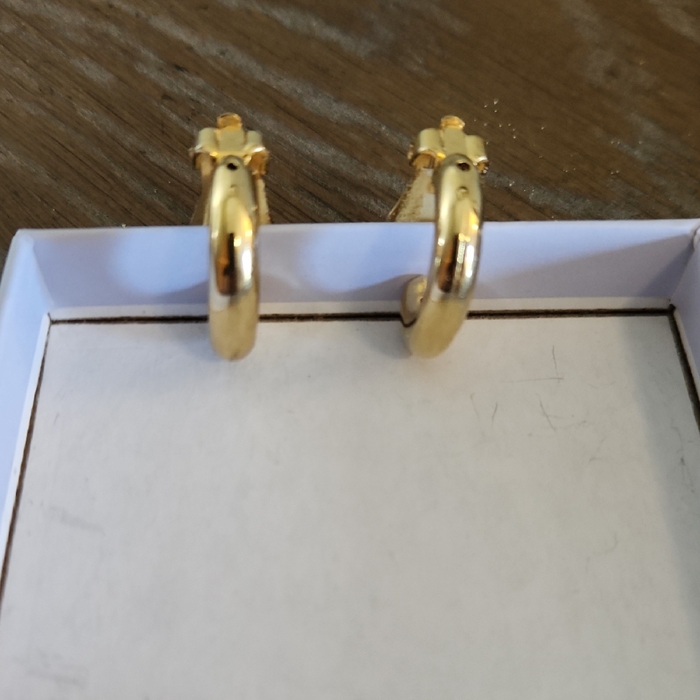 Elegant Gold Tone Hoop Clip-on Earrings